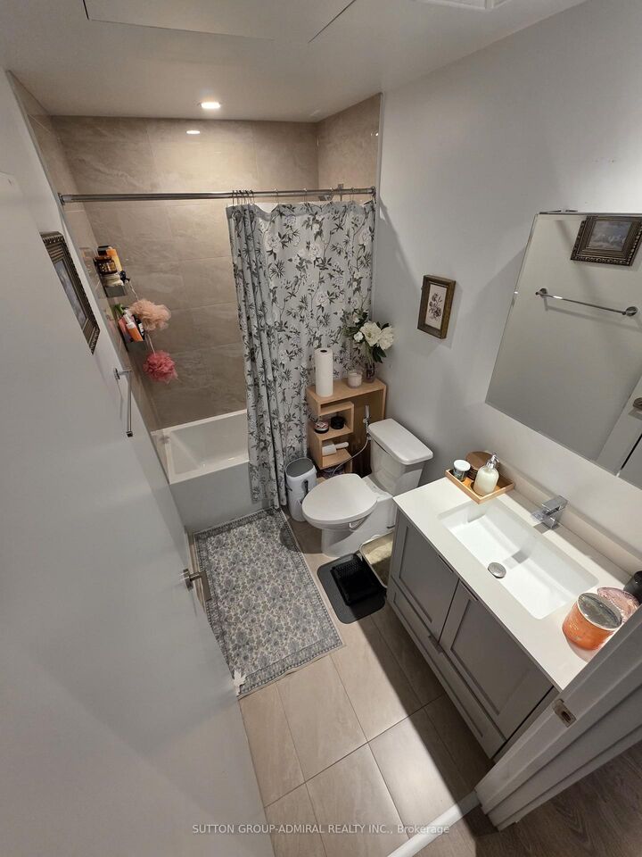 Property Photo: 1928 Lake Shore Boulevard W 2102 ON M6S 0B1