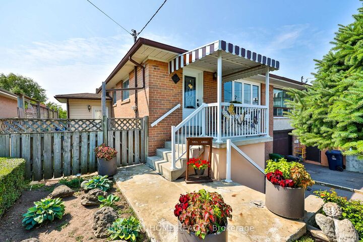 Property Photo: 25 Larchwood Road ON M3N 1B5