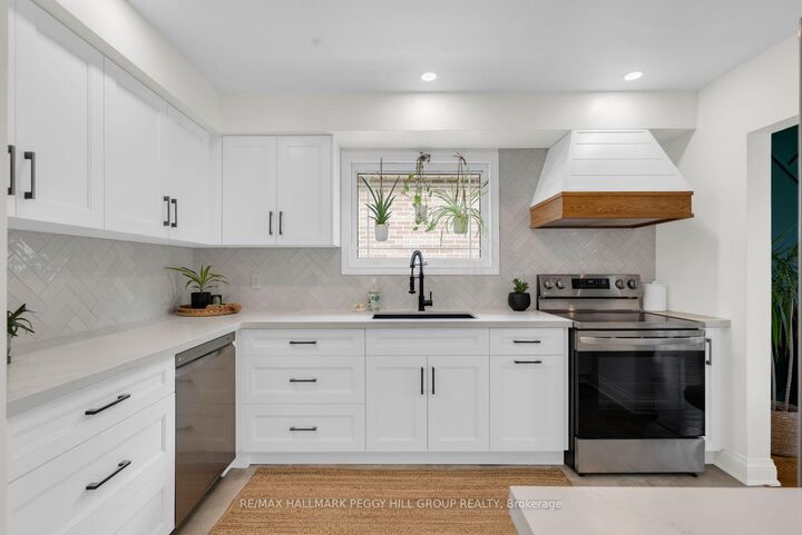 Property Photo:  184 Woodland Drive  ON L4R 4E3 