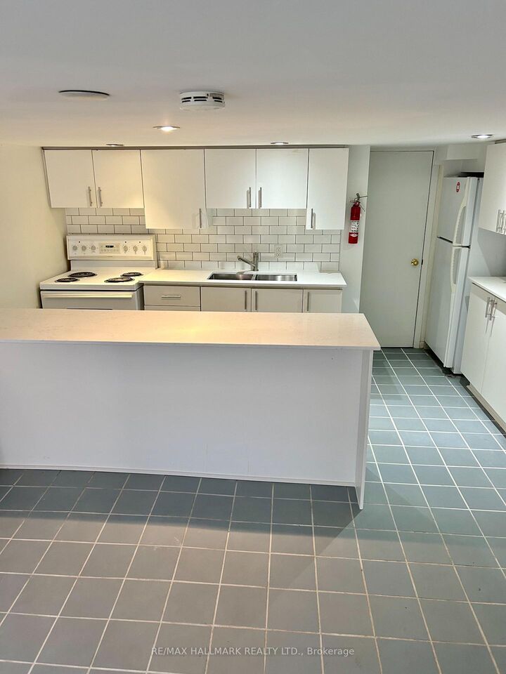 Property Photo:  375 Palmerston Boulevard Lower  ON M6G 2N5 