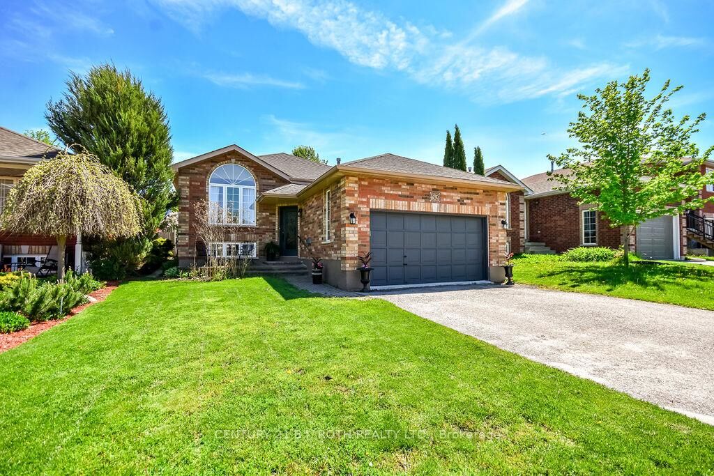 Property Photo:  53 Forest Dale Drive  ON L4M 6M9 