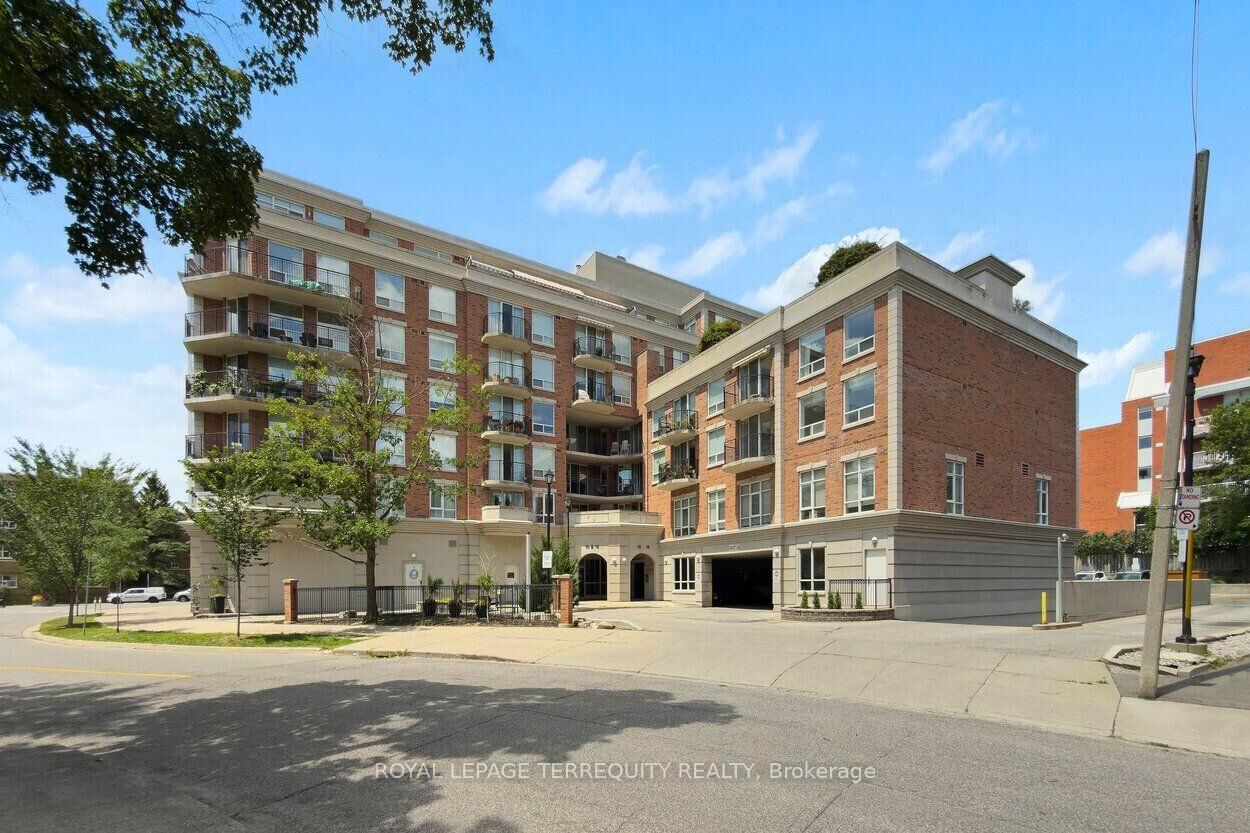 Property Photo:  18 Wanless Avenue 315  ON M4N 3R9 