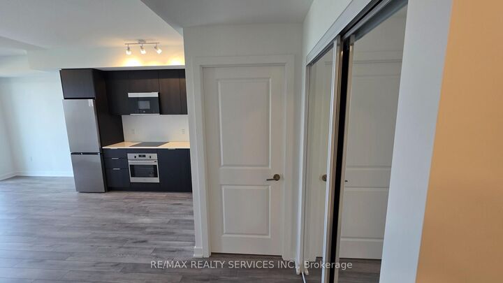 Property Photo:  15 Skyridge Drive 2210  ON L6P 4S3 
