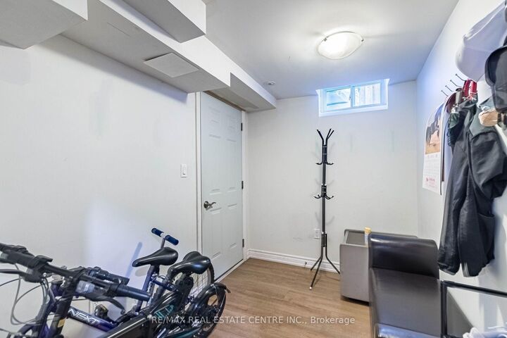 Property Photo:  1571 Meadowfield Crescent  ON L5M 4T4 