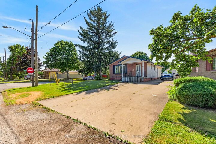 Property Photo:  10 Tracey Road  ON L2N 6P9 