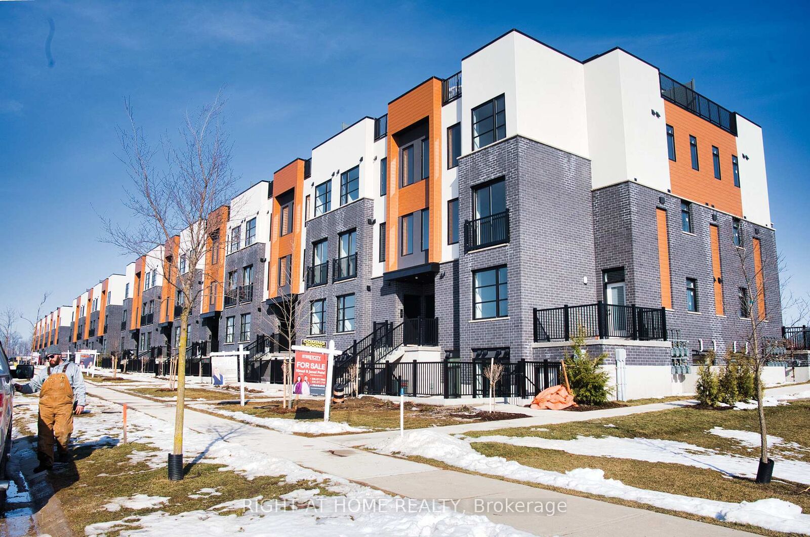 Property Photo:  3900 Savoy Street 105  ON N6P 0A3 