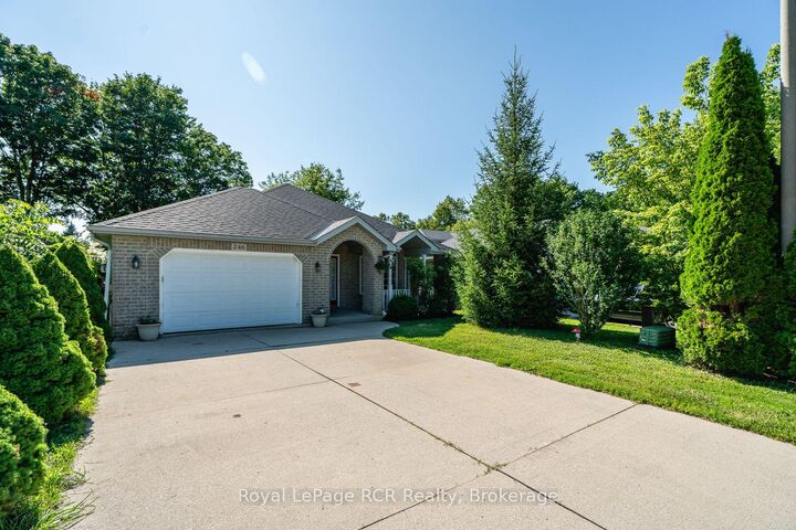 Property Photo: 246 16th Avenue Crescent ON N4N 3V3
