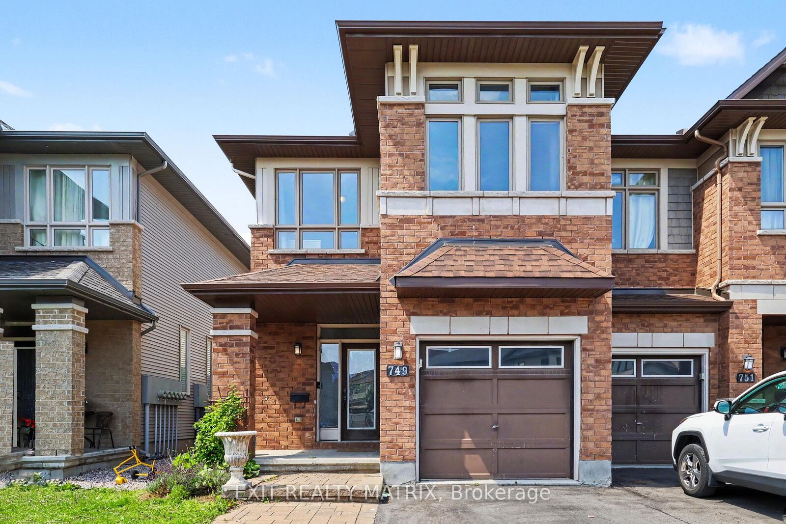 Property Photo:  749 Morningstar Way  ON K1W 0G6 