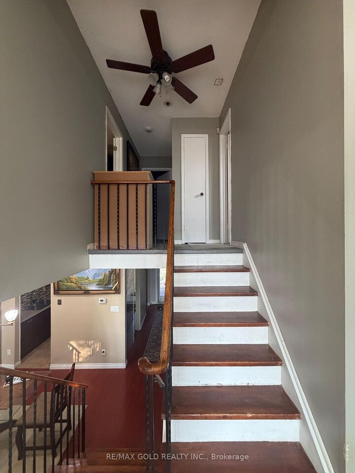 Property Photo:  38 Carter Drive Main  ON L6V 3N5 