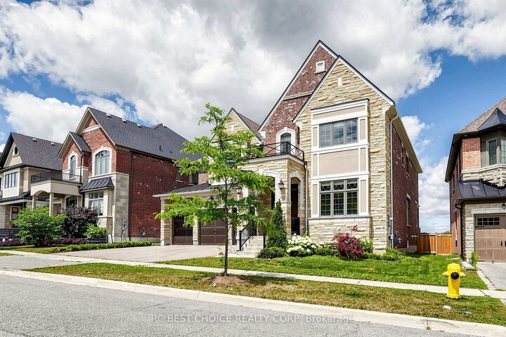 Property Photo: 10 Ridgepoint Road ON L4H 4V2