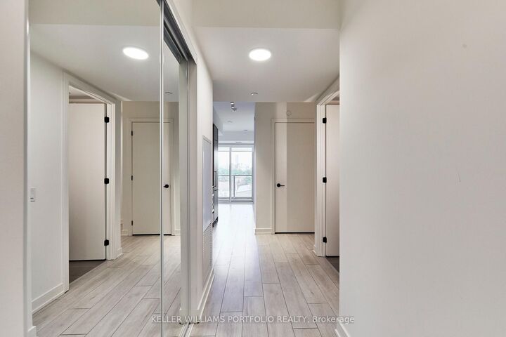 Property Photo:  5 Lakeview Avenue 520  ON M6J 0H3 