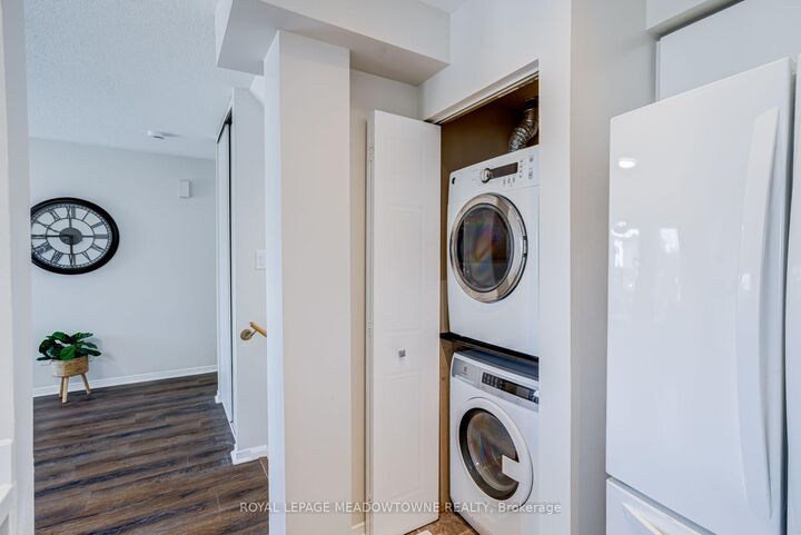 Property Photo:  2 Wylie Circle 85  ON L7G 5M1 