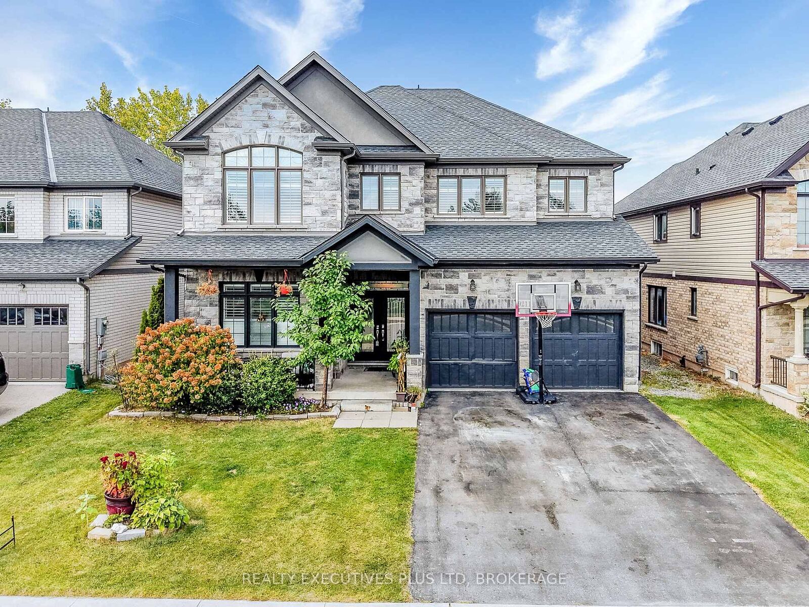 Property Photo: 9211 Tallgrass Avenue ON L2G 0A4