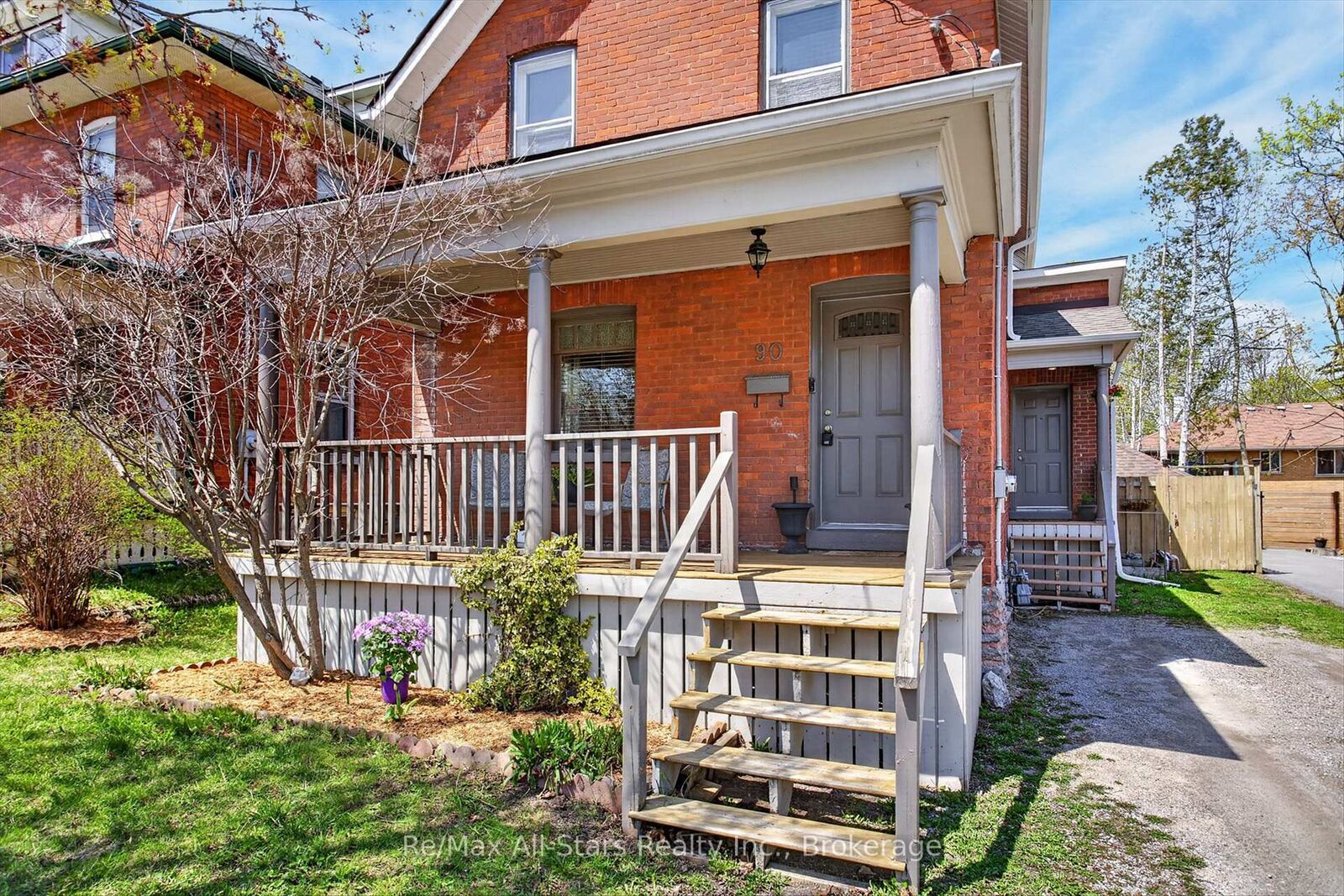 Property Photo:  90 Glenelg Street W  ON K9V 2V9 