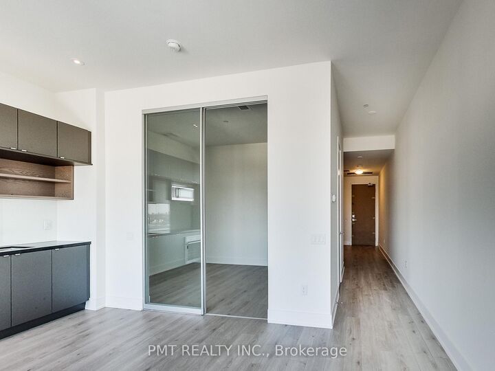 Property Photo: 111 St. Clair Avenue W 1525 ON M4V 1N5
