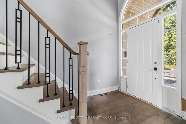 Property Photo:  930 Lancaster Boulevard  ON L9T 6A4 