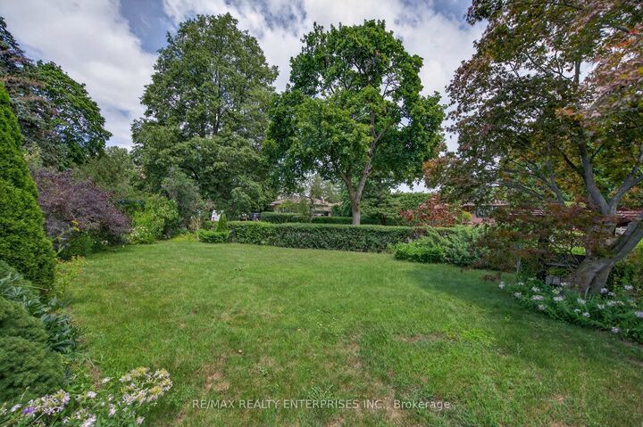 Property Photo:  1282 Daimler Road  ON L5J 3T2 