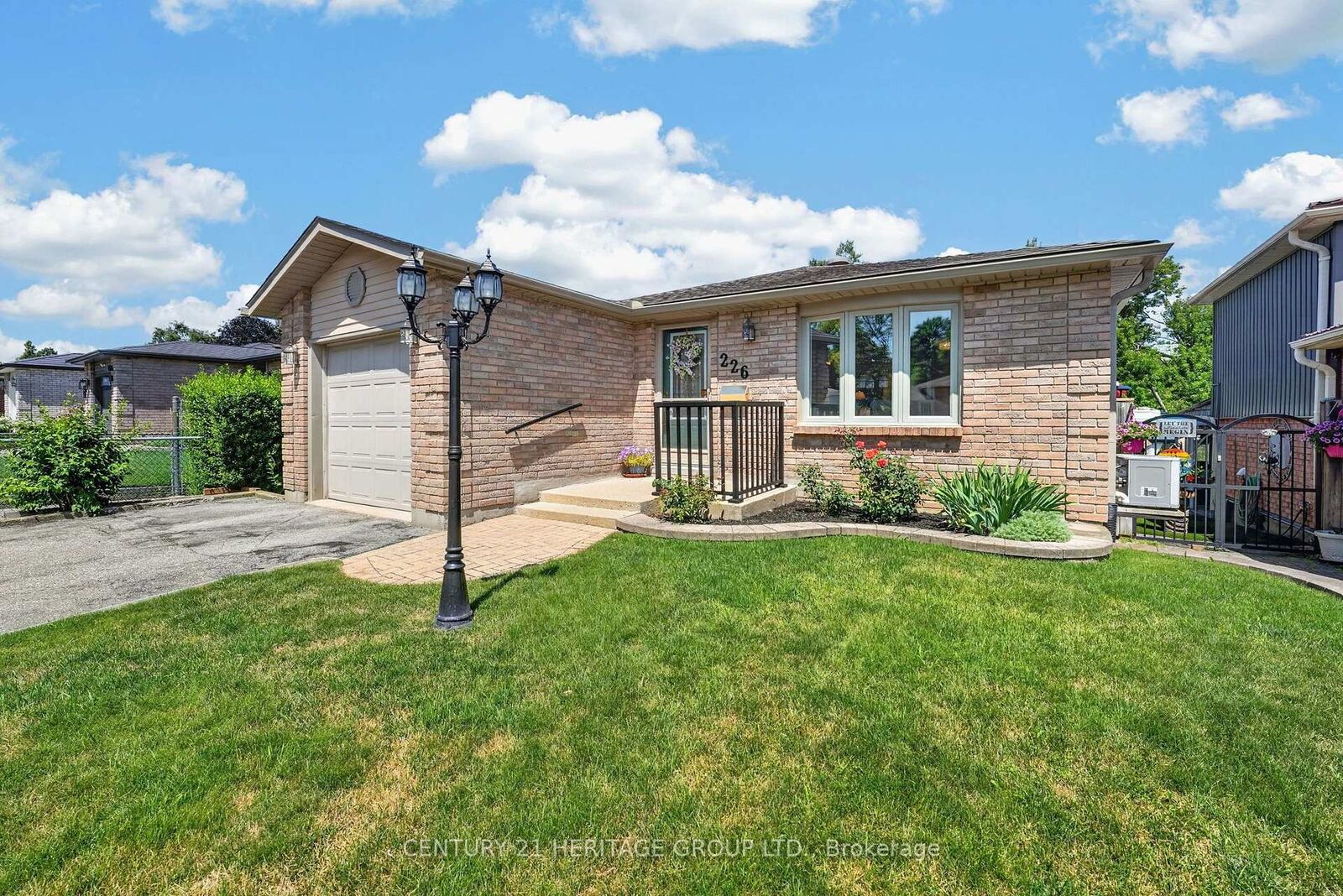 Property Photo: 226 Lillian Crescent ON L4N 5Y8