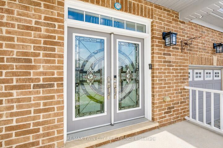 Property Photo:  498 Thomas Slee Drive  ON N2P 2Y1 