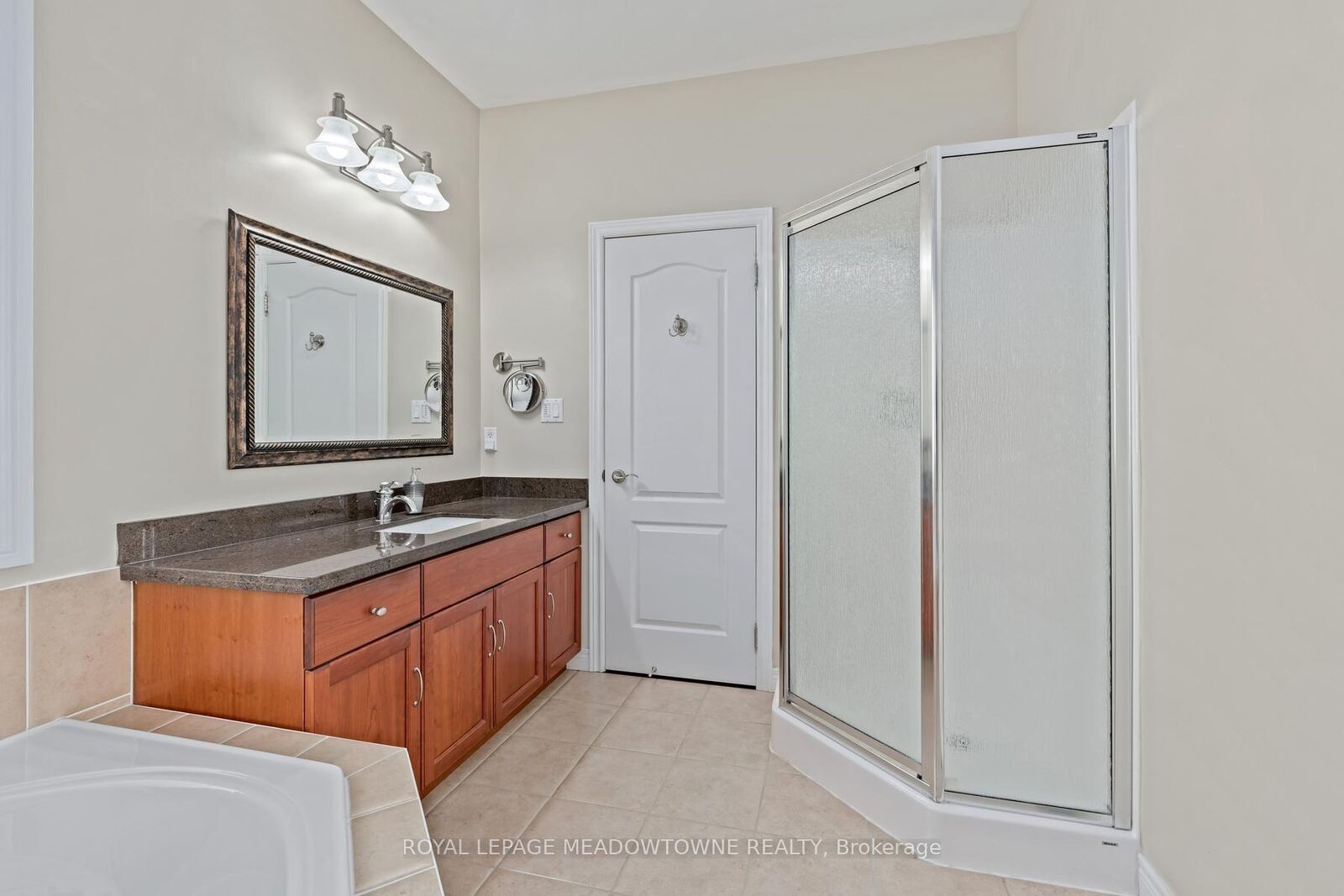 Property Photo:  17 Dawkins Crescent  ON L7J 2Z4 