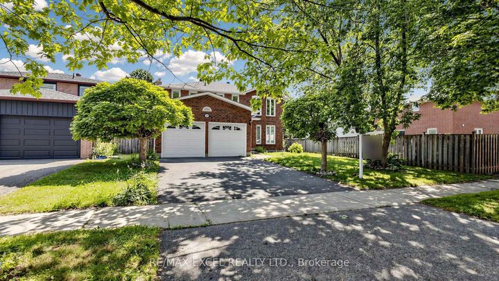 Property Photo:  21 Mary Gapper Crescent  ON L4C 7L9 