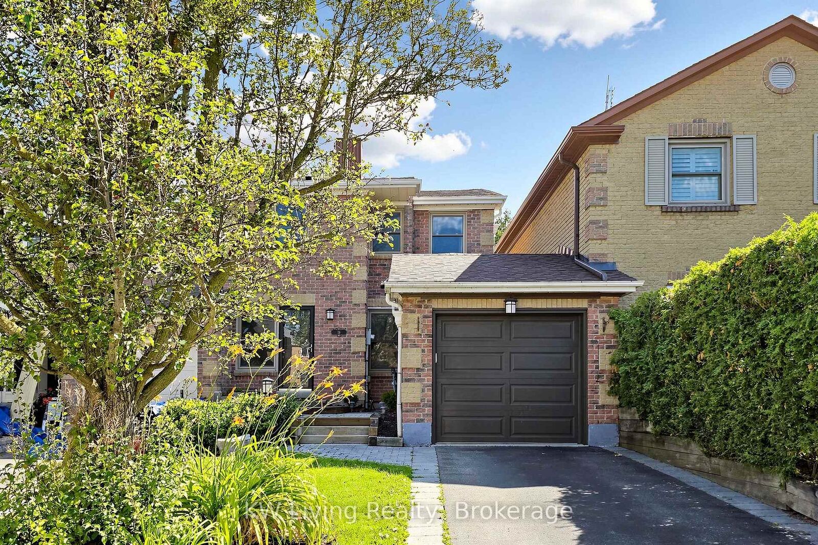 Property Photo: 19 Sarah Jane Court ON L3P 4A6