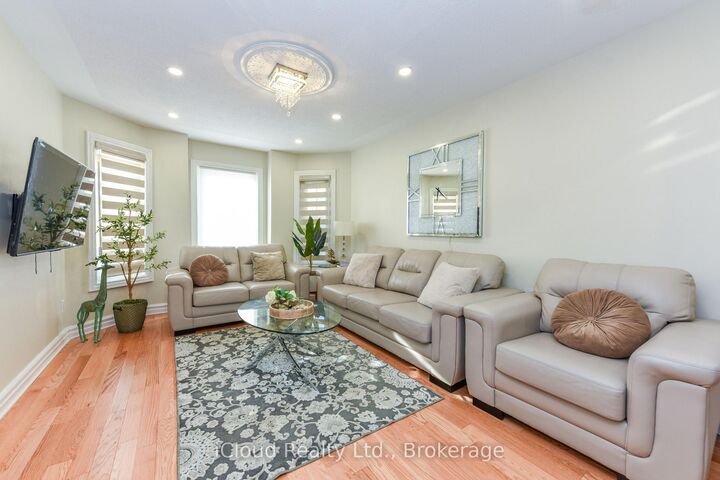 8 St Mark Place — photo 1