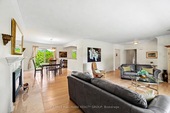 Property Photo:  2009 Killarney Drive  ON K2A 1P9 