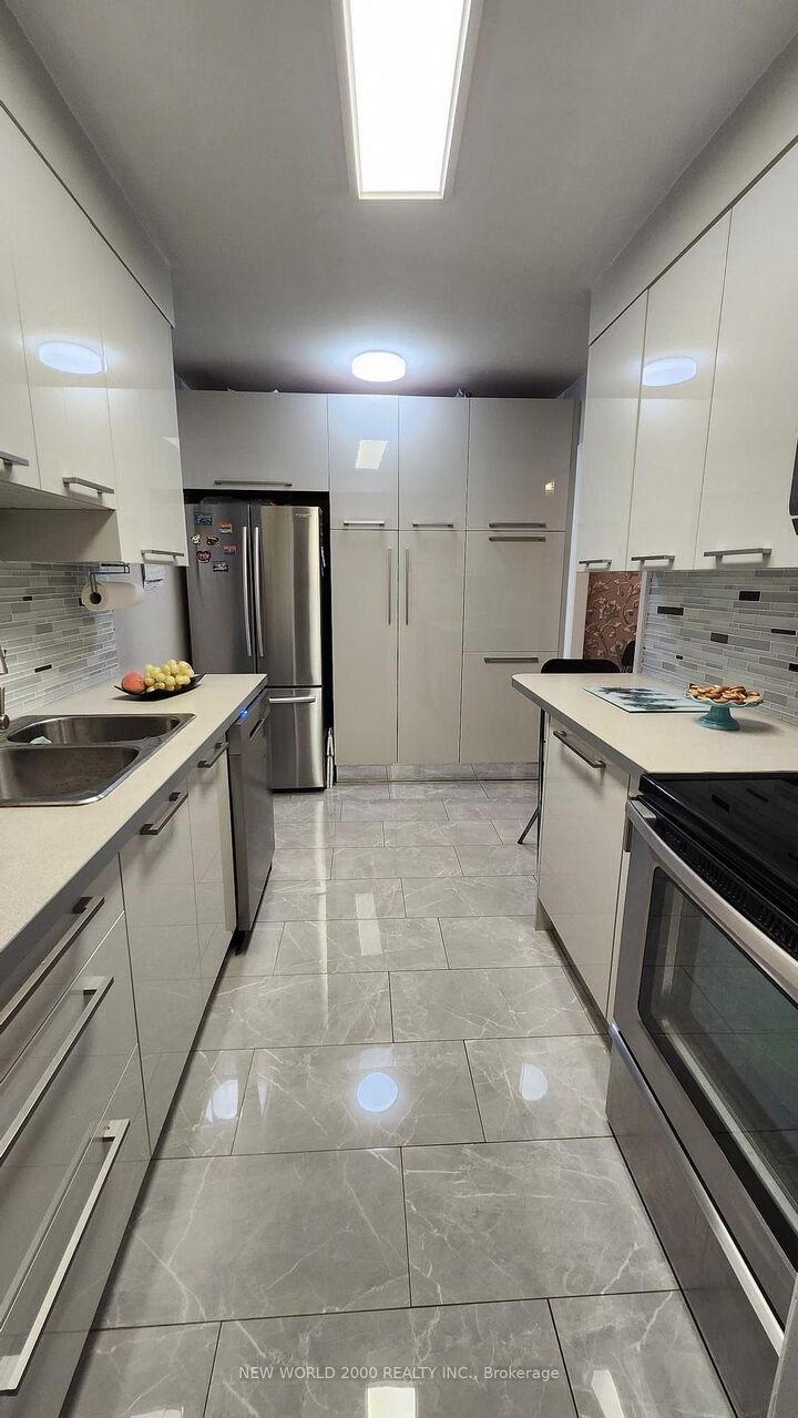 Property Photo:  180 Dudley Avenue 602  ON L3T 4X2 
