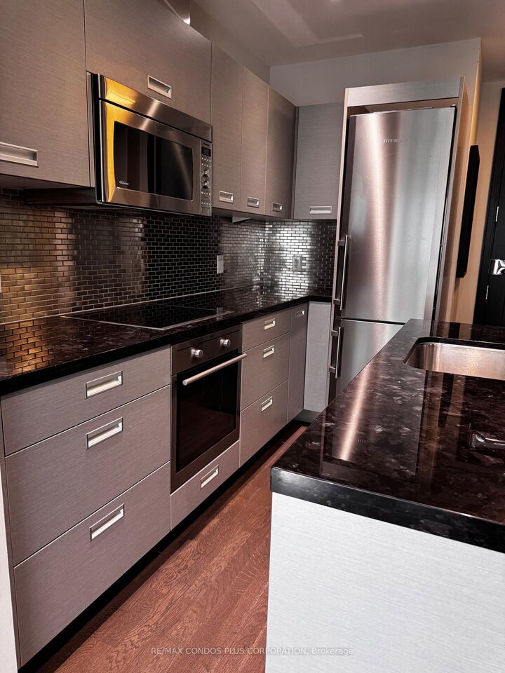 Property Photo:  90 Park Lawn Road 903  ON M8Y 0B6 