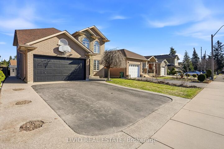 Property Photo: 19 Konstantine Court ON L9B 2T3