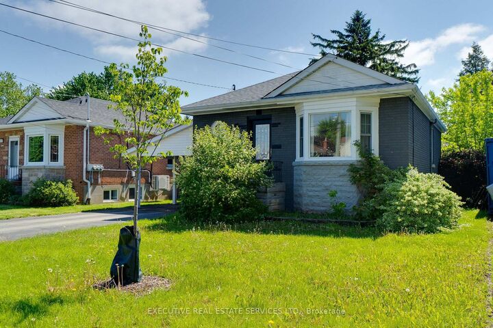 Property Photo:  213 East 32nd Street  ON L8V 3S3 