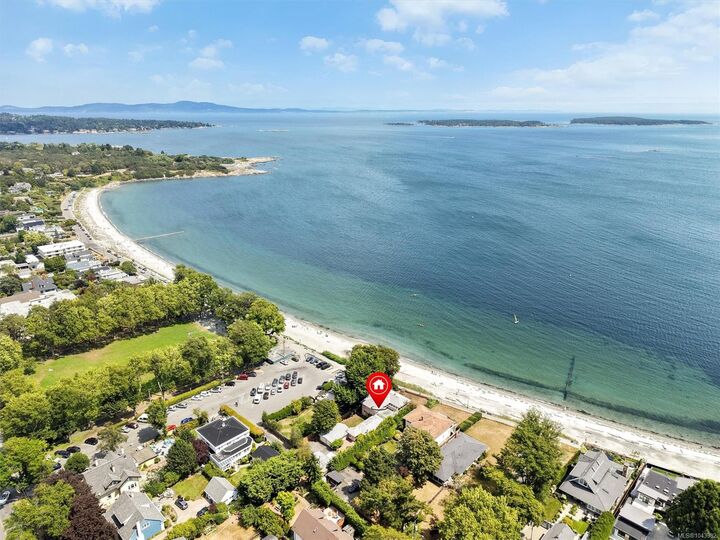 Property Photo: 2168 Esplanade BC V8R 2W1