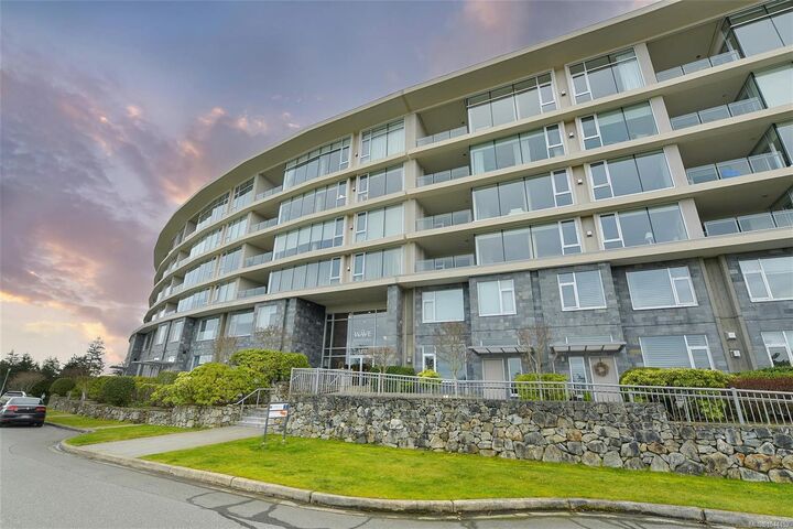 5332 Sayward Hill Cres #307 — photo 1