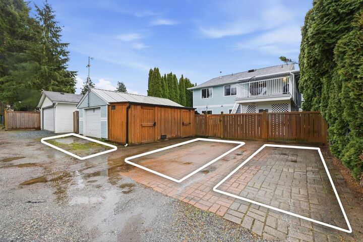 Property Photo: 33477 7th Avenue BC V2V 2E6