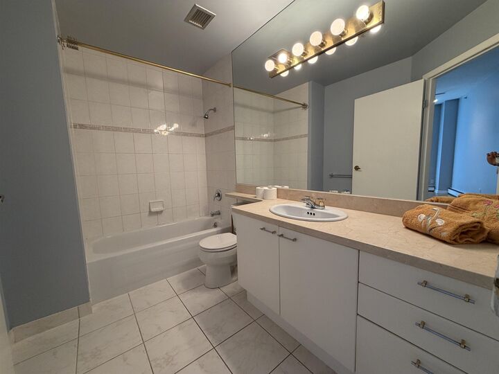 Property Photo:  388 Drake Street 105  BC V6B 6A8 