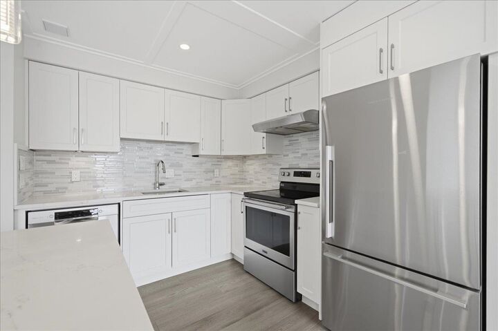 Property Photo: 1745 Esquimalt Avenue 802 BC V7V 1R7
