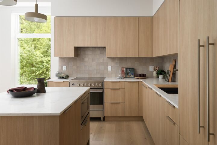 Property Photo: 595 E 49th Avenue 1 BC V5W 2H1