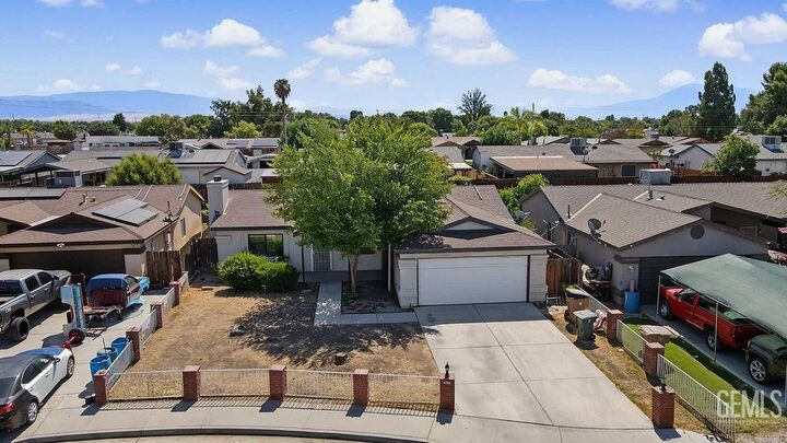 Property Photo:  315 Sowerby Village Ln  CA 93307 