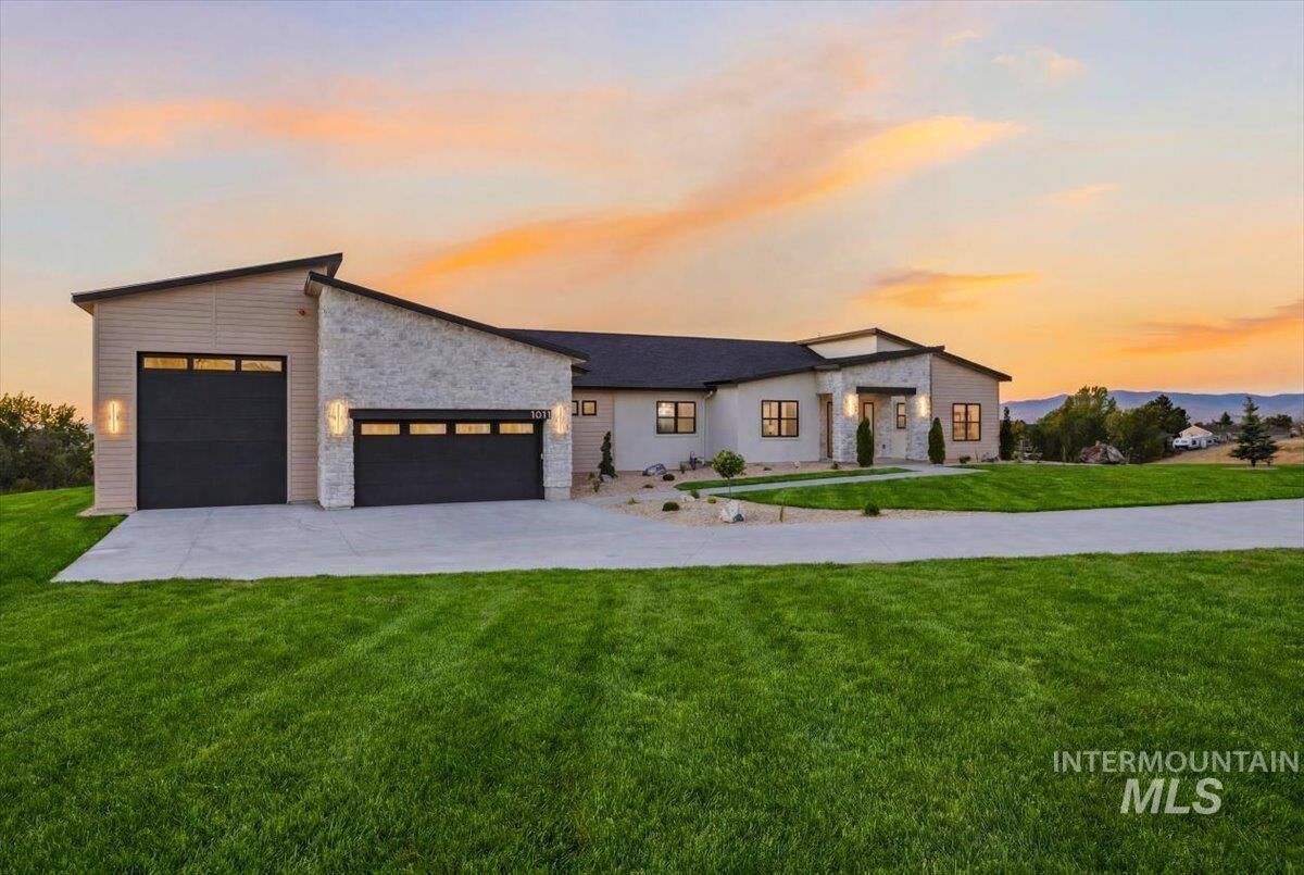 Property Photo:  1011 N 63rd St  ID 83687 