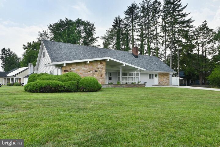Property Photo:  8 Windover Lane  NJ 08046 