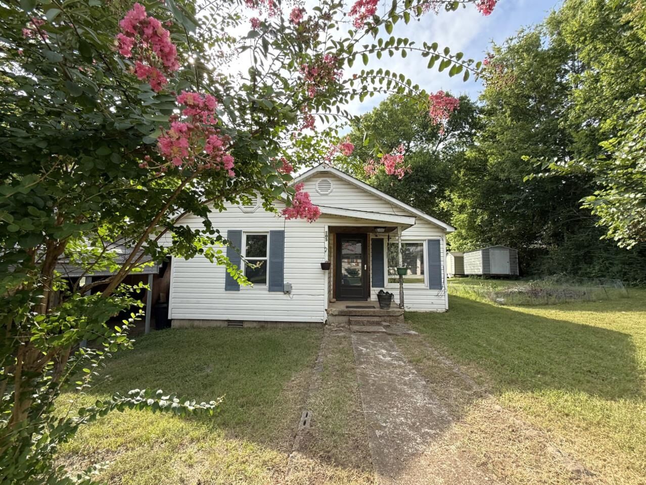 Property Photo:  105 S Elm  AR 72434 