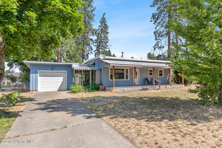 Property Photo:  407 E 9th Ave  ID 83854 