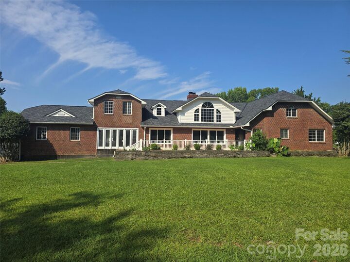 Property Photo: 5914 Hanna Court NC 28212