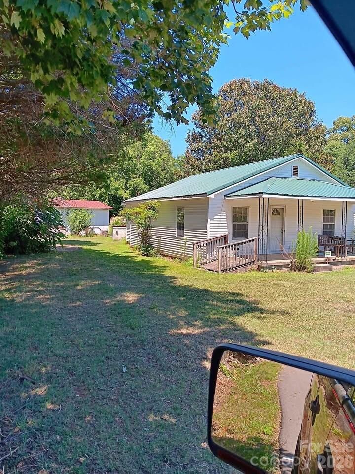 Property Photo:  303 Lily Street  NC 28152 