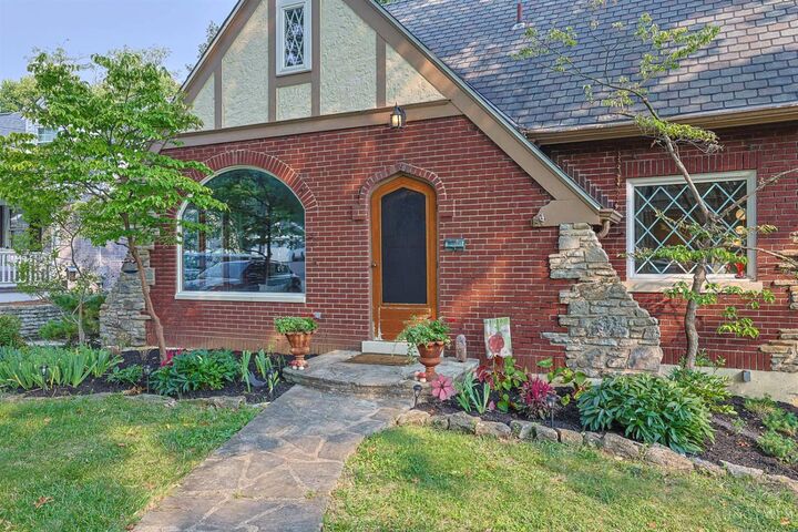 Property Photo: 1007 Urbancrest Place OH 45226