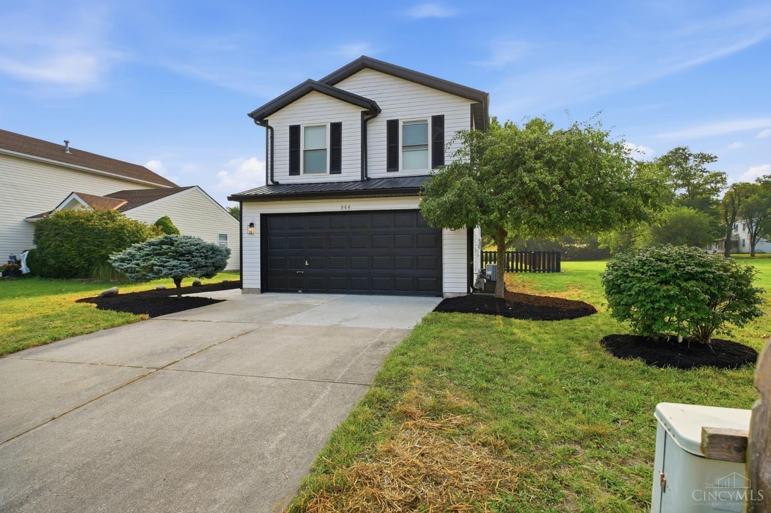 Property Photo: 944 Fox Croft Place OH 45067