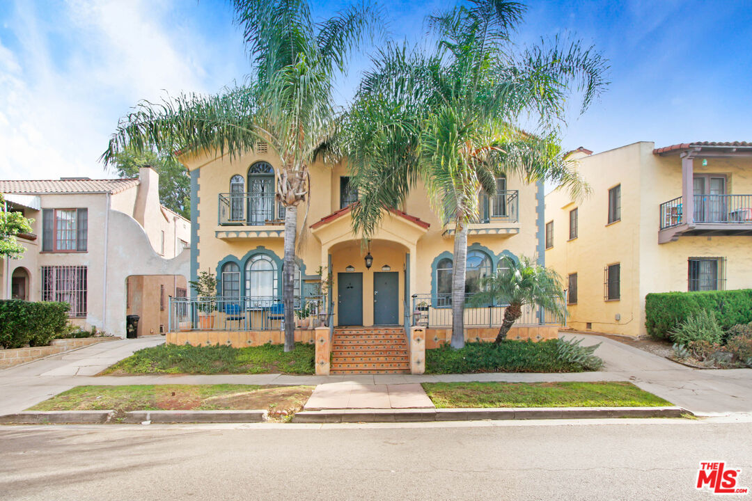 Property Photo:  424 N Gardner St, Unit 424 1/2  CA 90036 