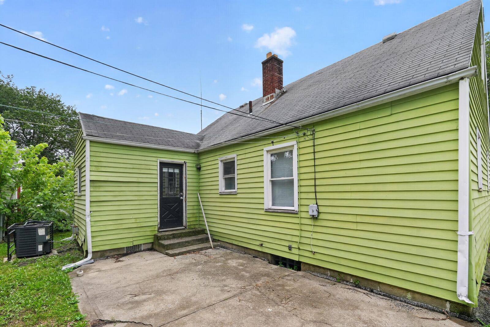 Property Photo: 584 S Ashburton Road OH 43213
