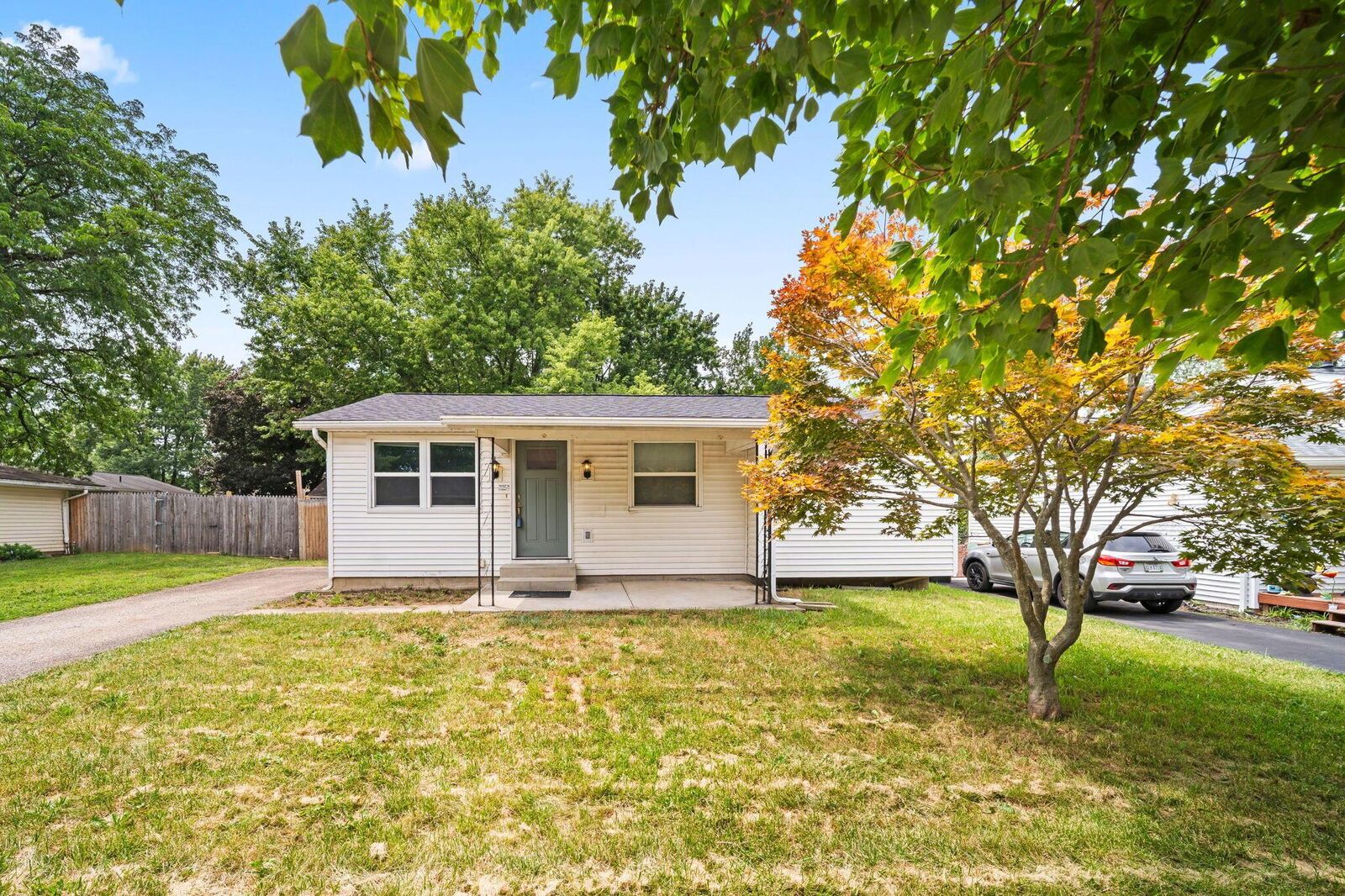 Property Photo:  1679 Woodhurst Court  OH 43223 